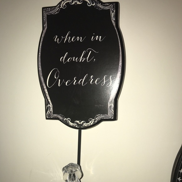 Decor for your walk-in closet - Picture 2 of 7